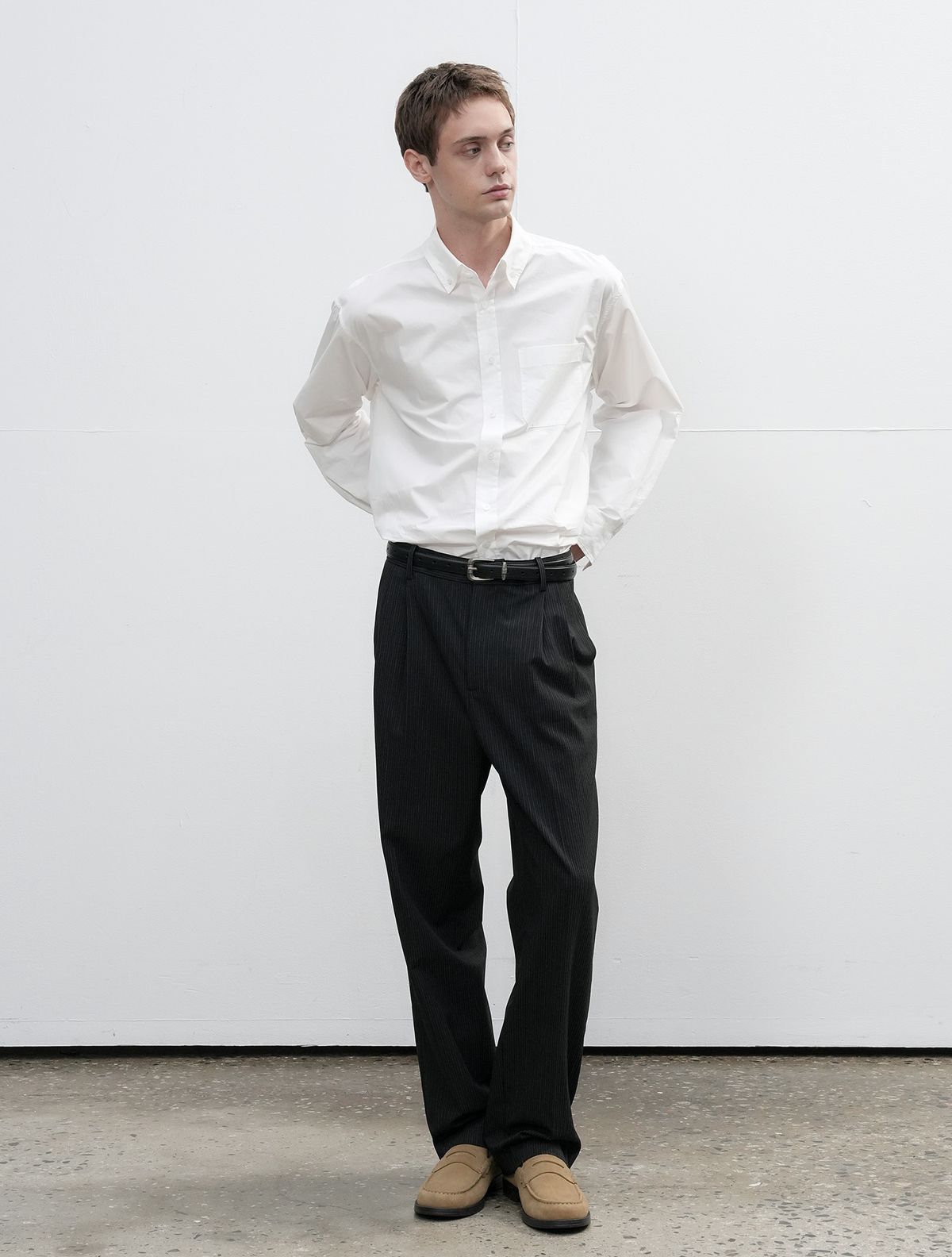 제너럴아이디어(GENERALIDEA) MAN 투턱 수트 트라우저 [CHARCOAL STRIPE] / SBE3M56008