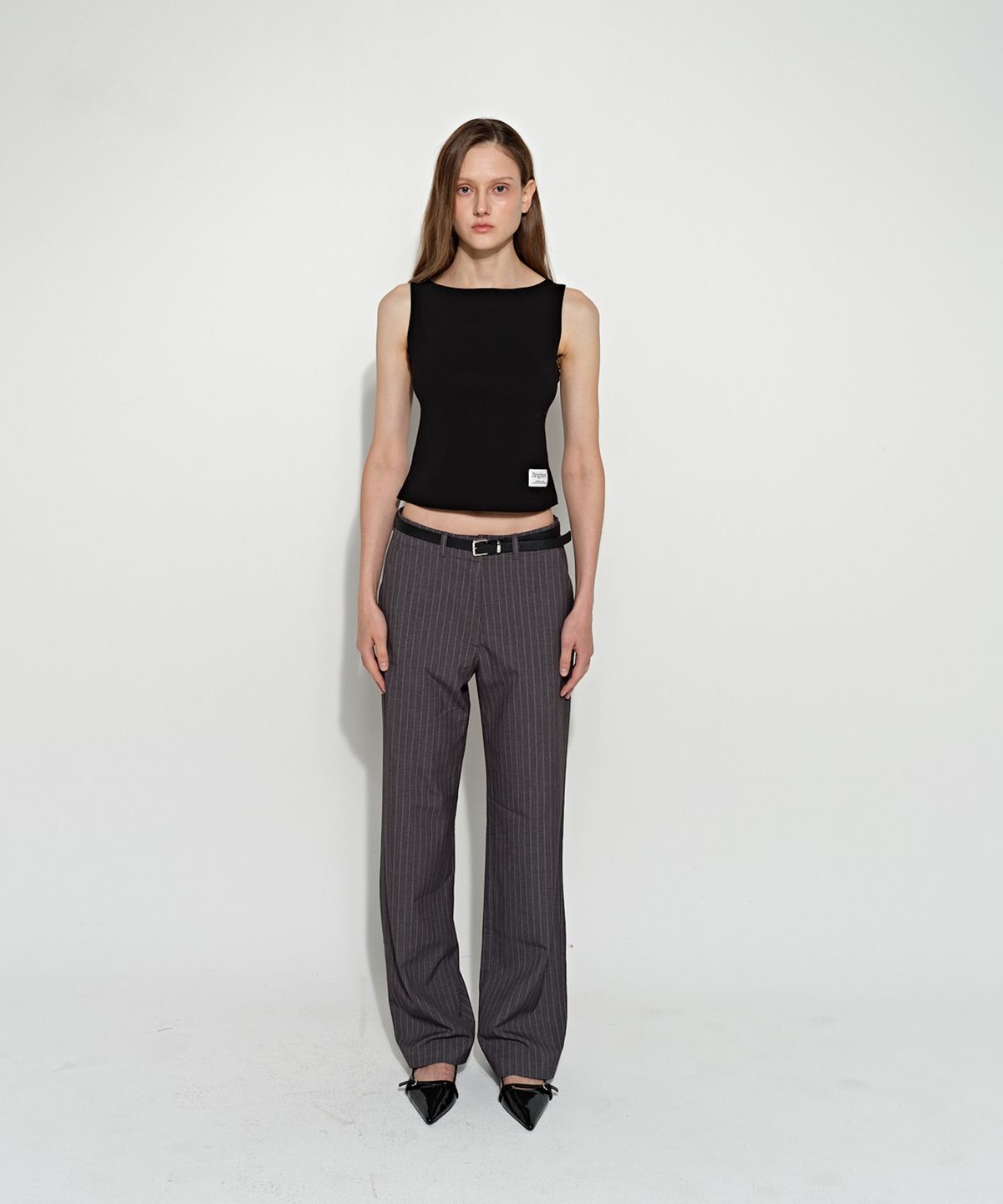 브라이튼(BRIGHTEN) 에센셜 보트넥 슬리브리스 탑 블랙