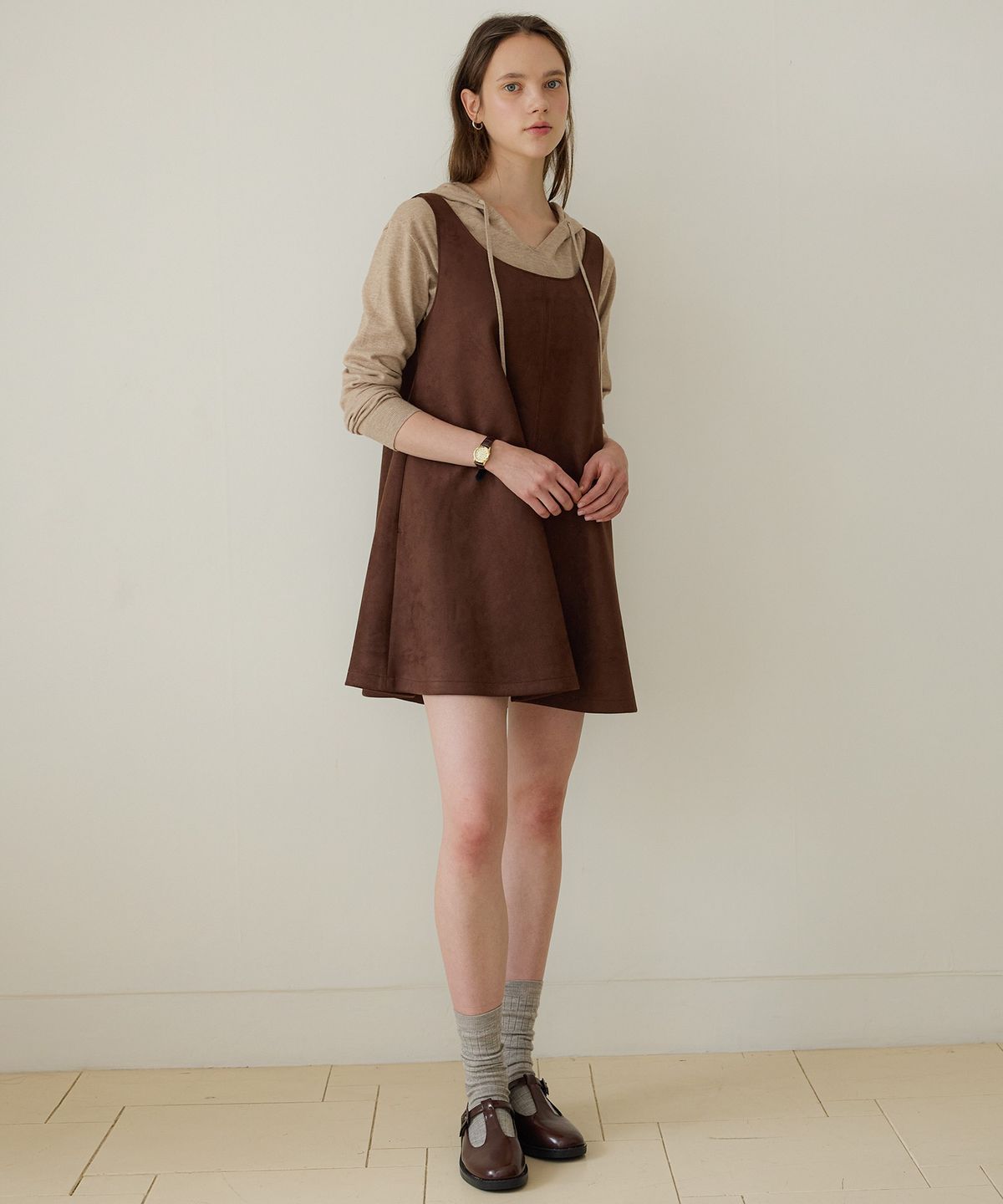 올리브 데 올리브(OLIVE DES OLIVE) 페이크레더 / 스웨이드 슬리브리스 원피스 OE5AO8560