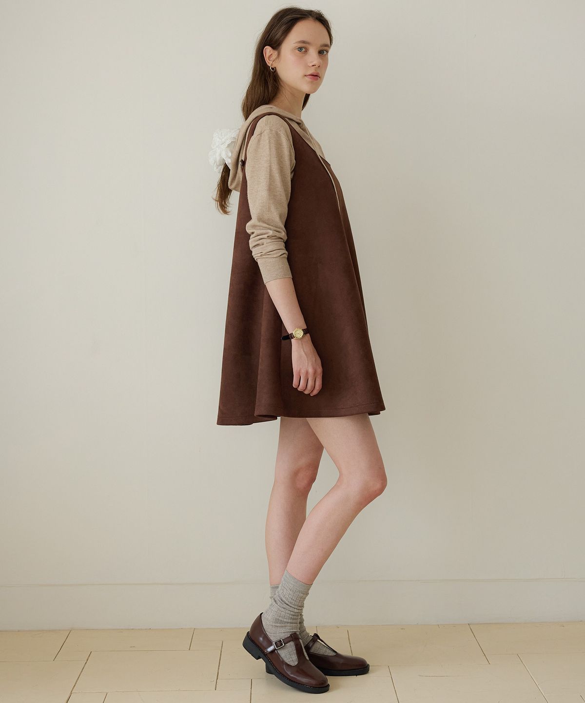 올리브 데 올리브(OLIVE DES OLIVE) 페이크레더 / 스웨이드 슬리브리스 원피스 OE5AO8560