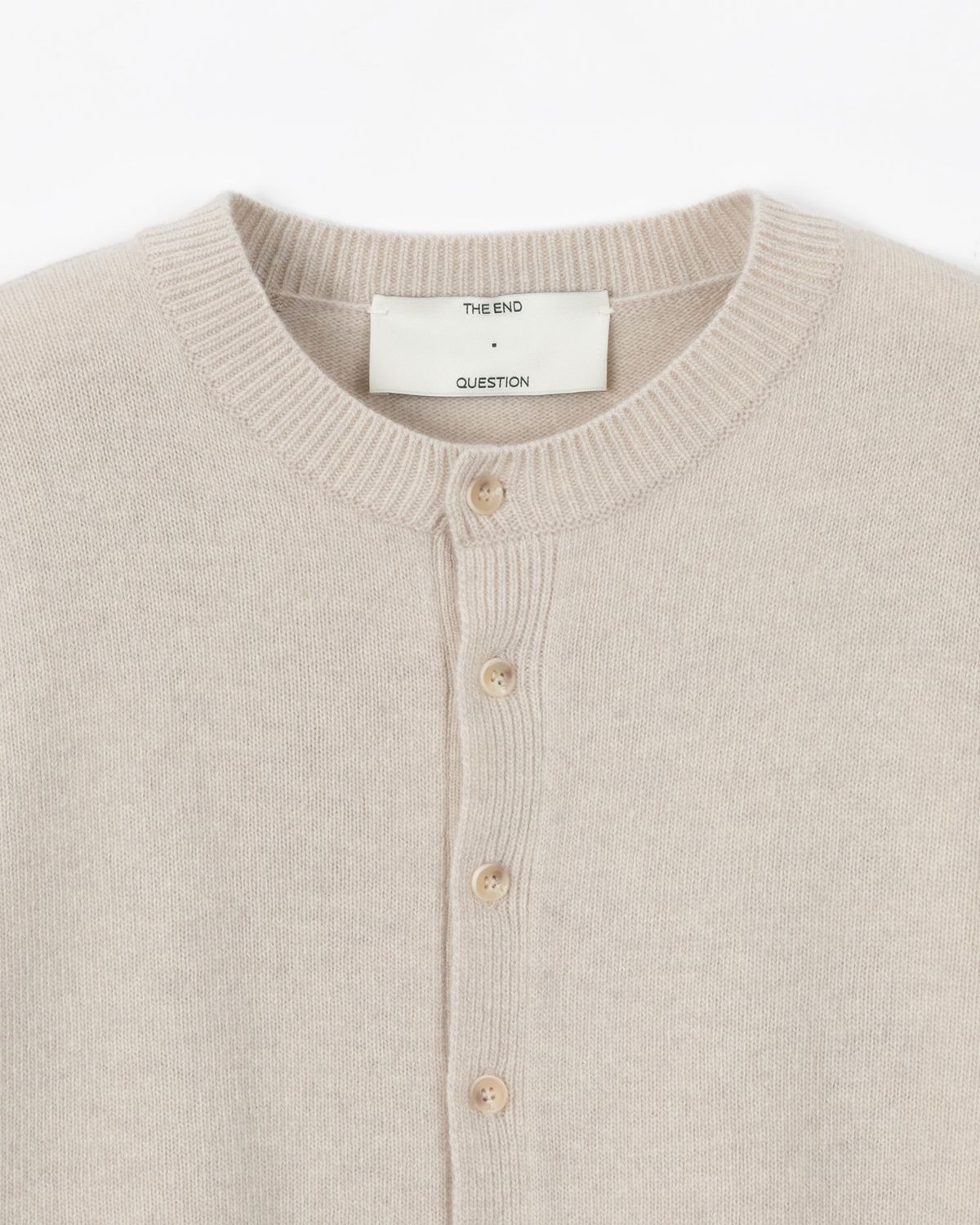 디앤드퀘스천(THEENDQUESTION) Button half-open knit top / IVORY