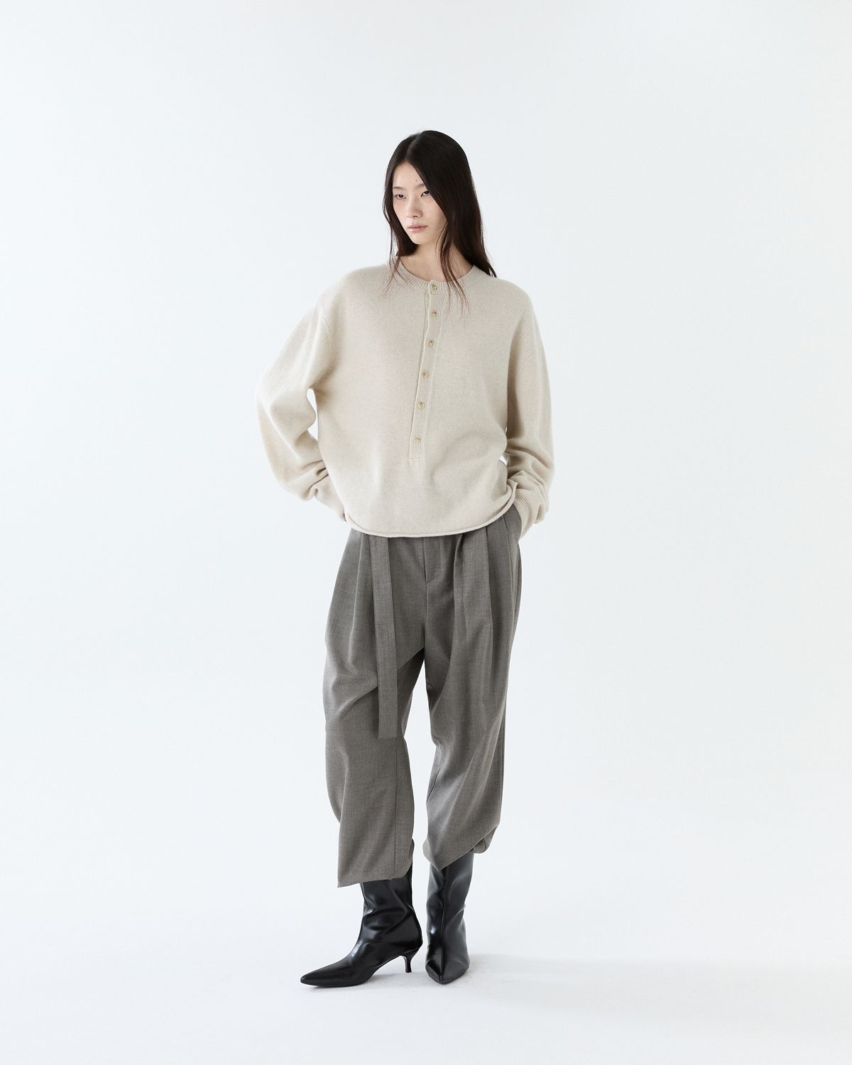 디앤드퀘스천(THEENDQUESTION) Button half-open knit top / IVORY