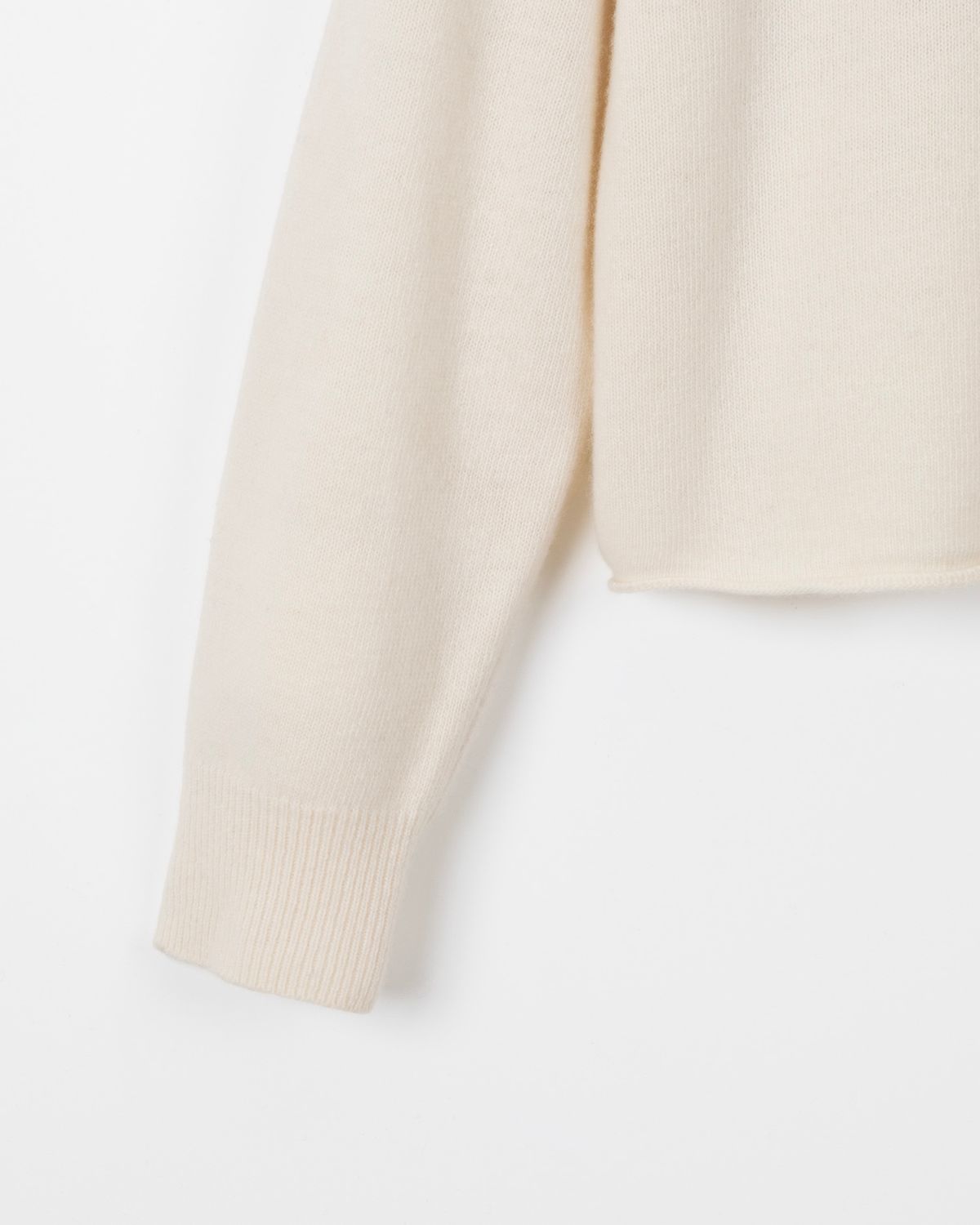 디앤드퀘스천(THEENDQUESTION) Button half-open knit top / WHITE