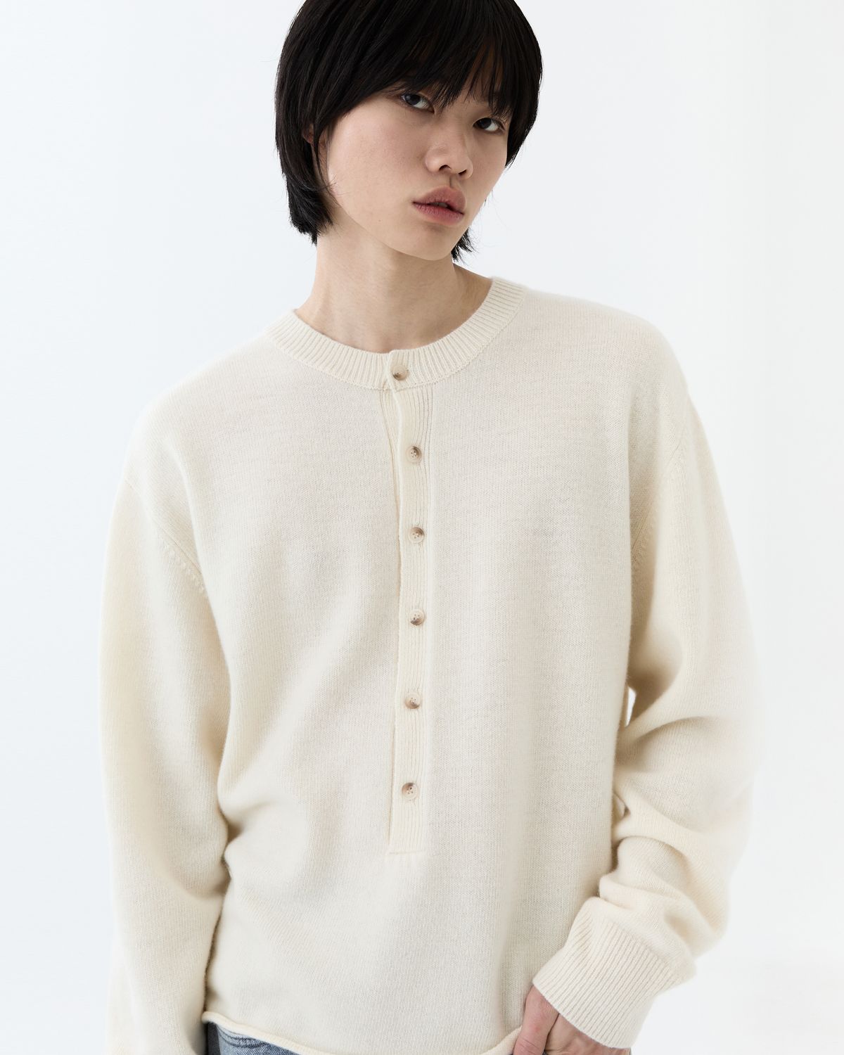 디앤드퀘스천(THEENDQUESTION) Button half-open knit top / WHITE