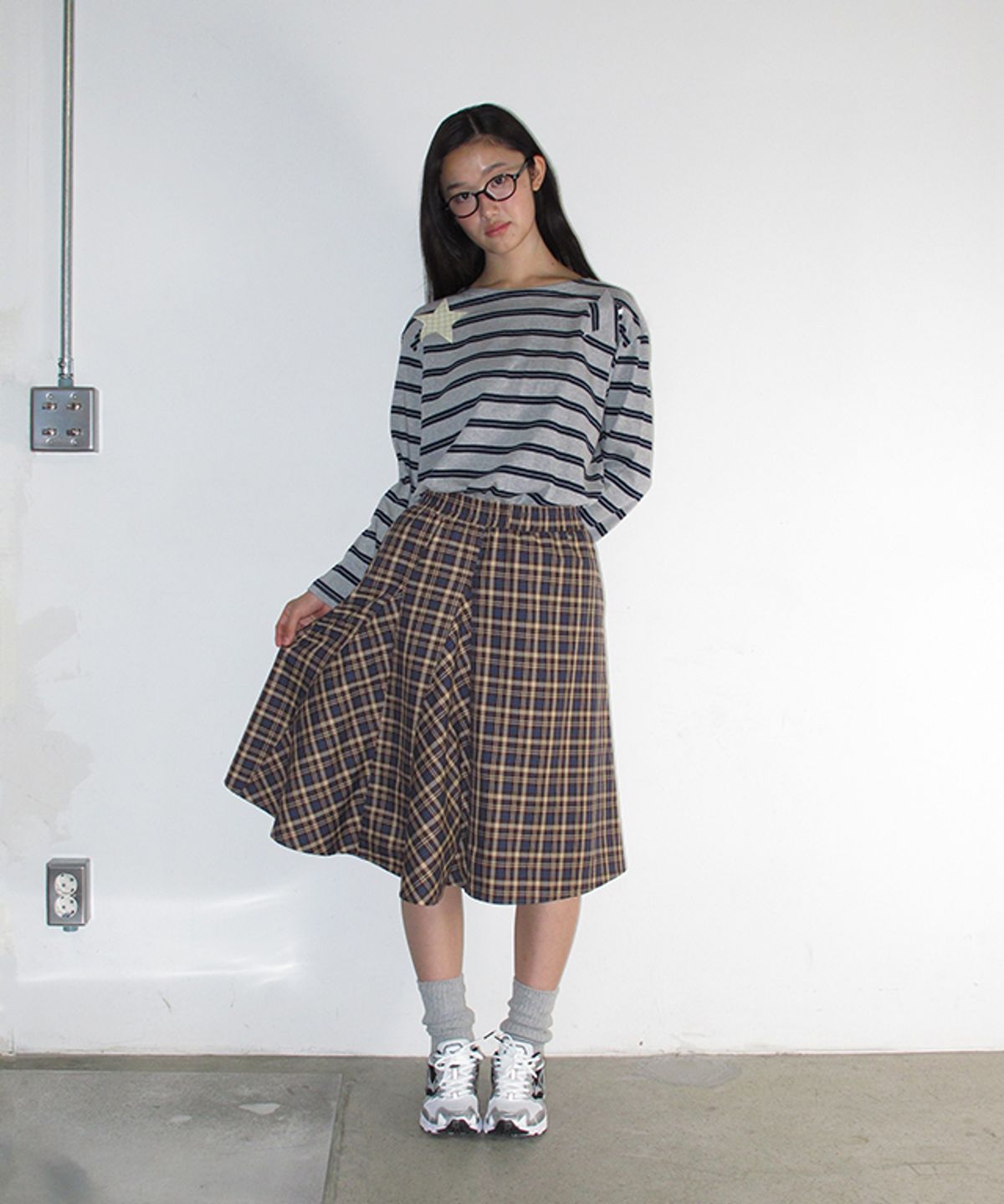 론론(RONRON) STAR PATCH APPLIQUE LONG SLEEVE GREY STRIPE