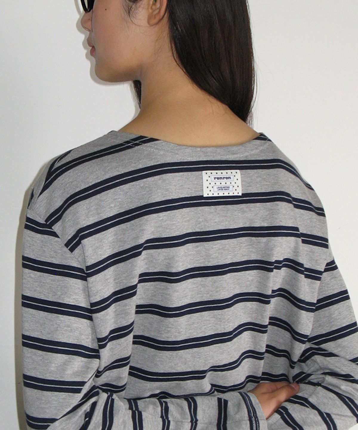 론론(RONRON) STAR PATCH APPLIQUE LONG SLEEVE GREY STRIPE