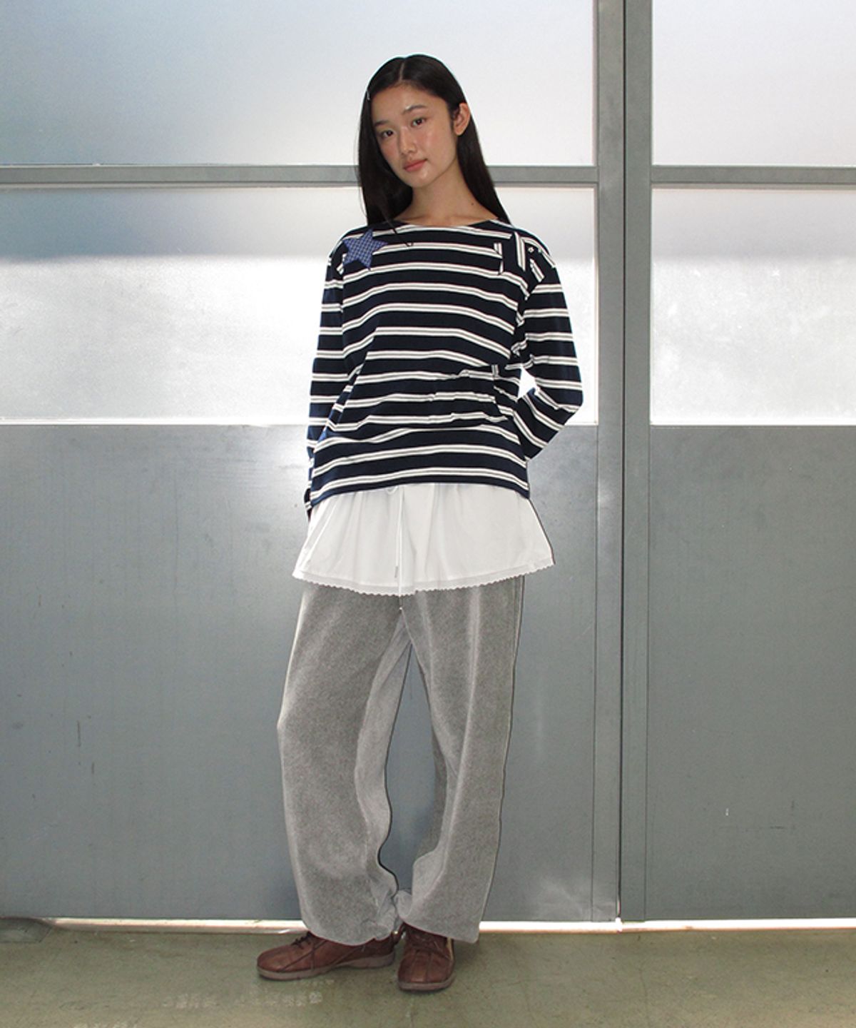 론론(RONRON) STAR PATCH APPLIQUE LONG SLEEVE NAVY STRIPE
