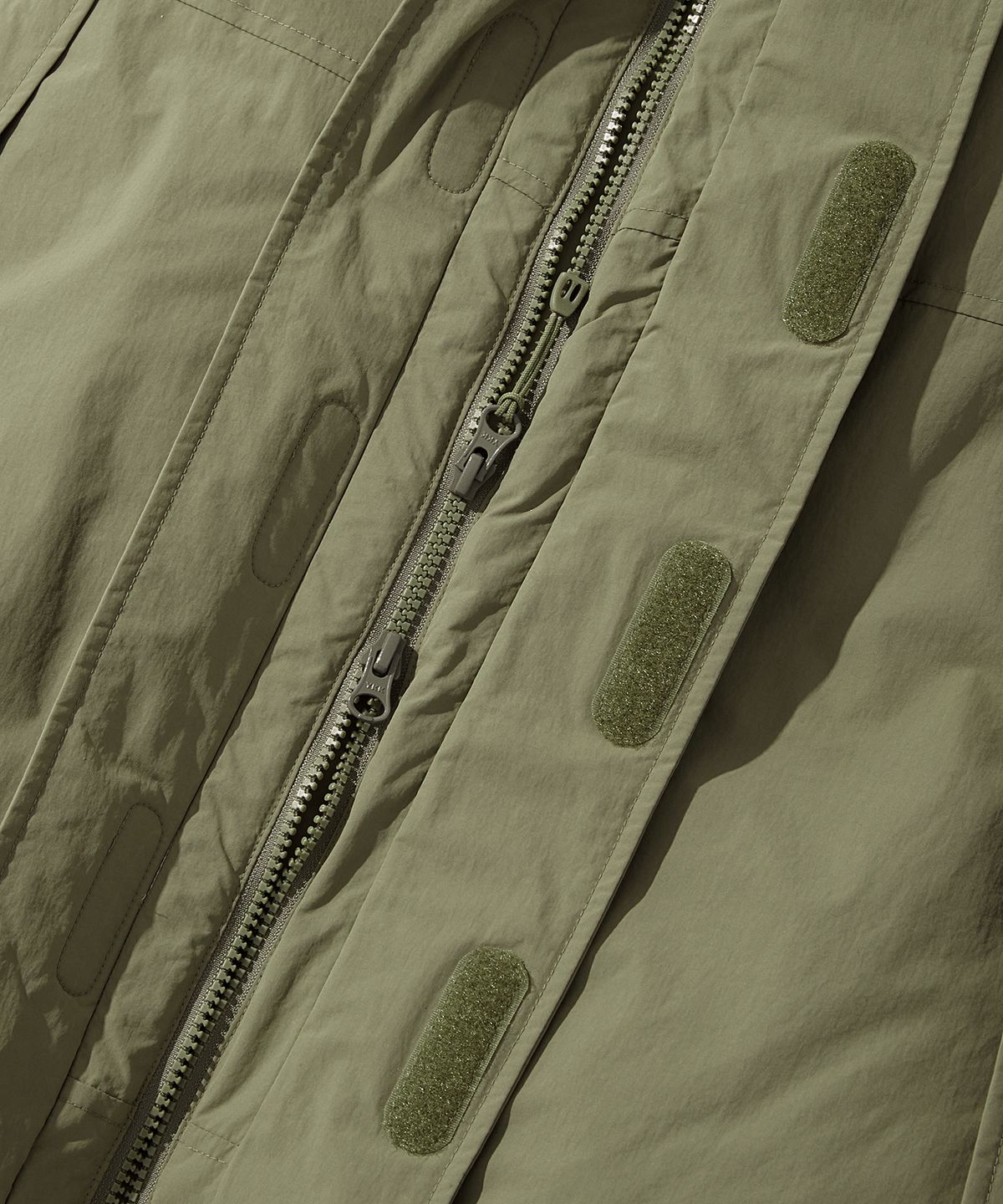 아웃스탠딩(OUTSTANDING) PRIMALOFT LEVEL 7 PCU VEST_SAGE GREEN