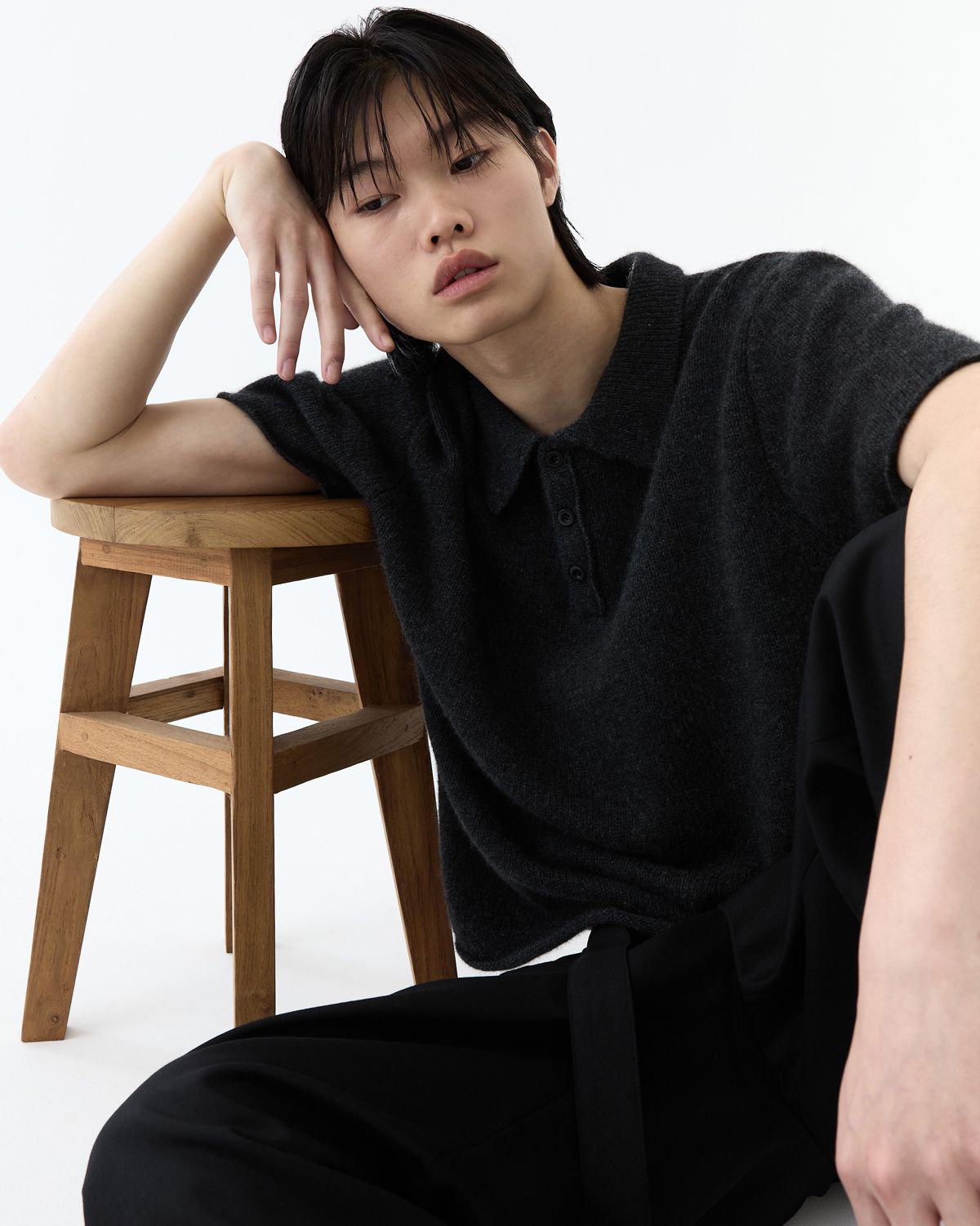 디앤드퀘스천(THEENDQUESTION) Raccoon collar knit top / DARK GRAY