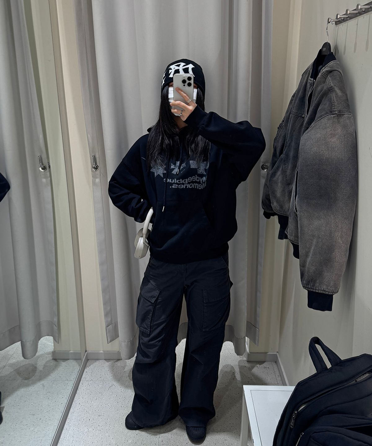 마이딥블루메모리즈(MY DEEP BLUE MEMORIES) SYMBOL LOGO GRAPHIC HOODIE (BLACK)