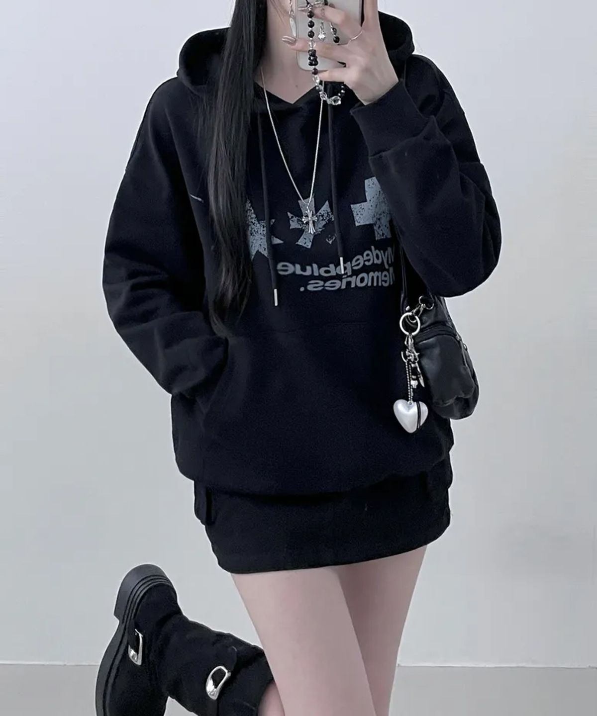 마이딥블루메모리즈(MY DEEP BLUE MEMORIES) SYMBOL LOGO GRAPHIC HOODIE (BLACK)