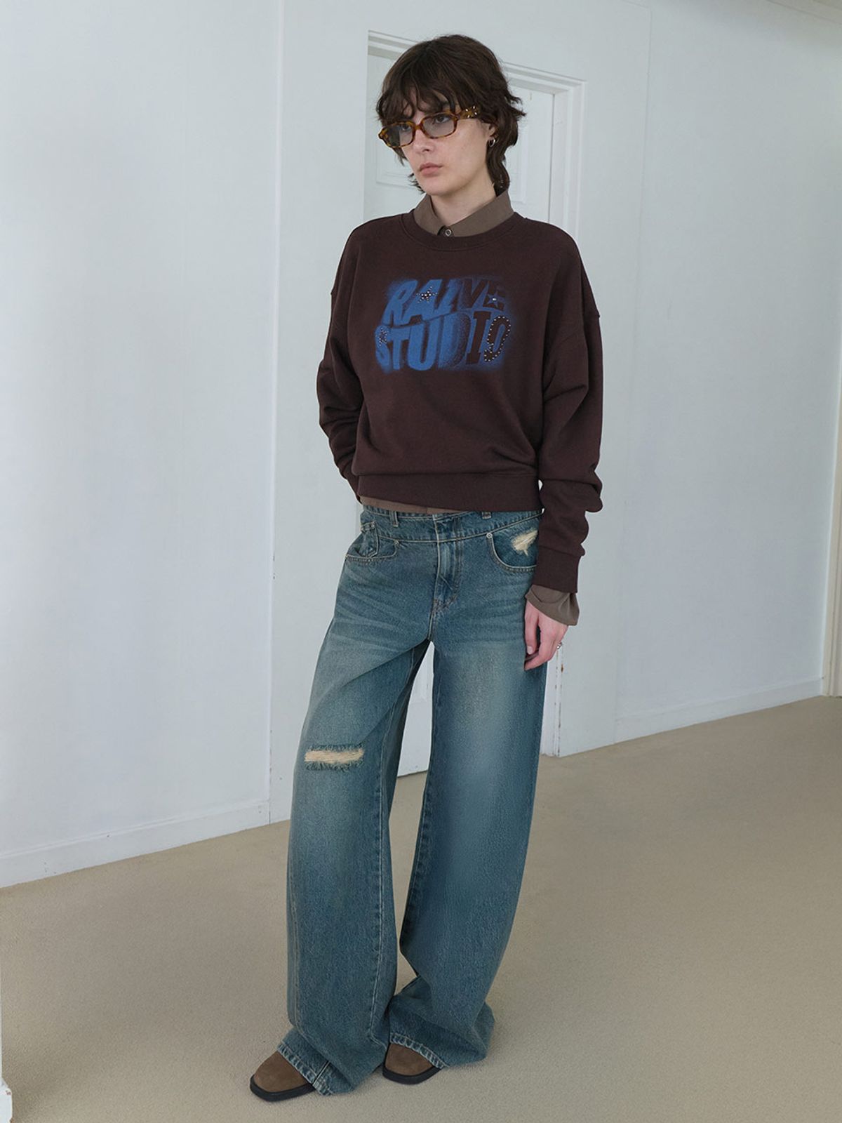 레이브(RAIVE) Brush Washed Demage Denim Pants in Blue VJ5AL375-22