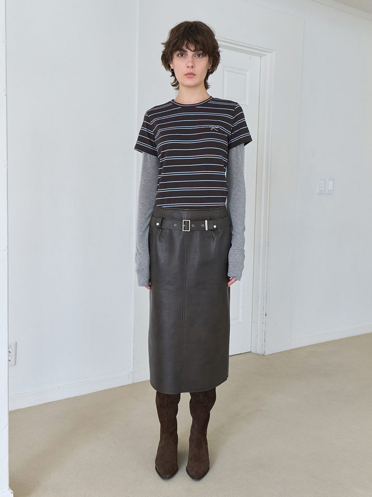 레이브(RAIVE) Belted Leather Midi Skirt in Brown VL5AS344-93