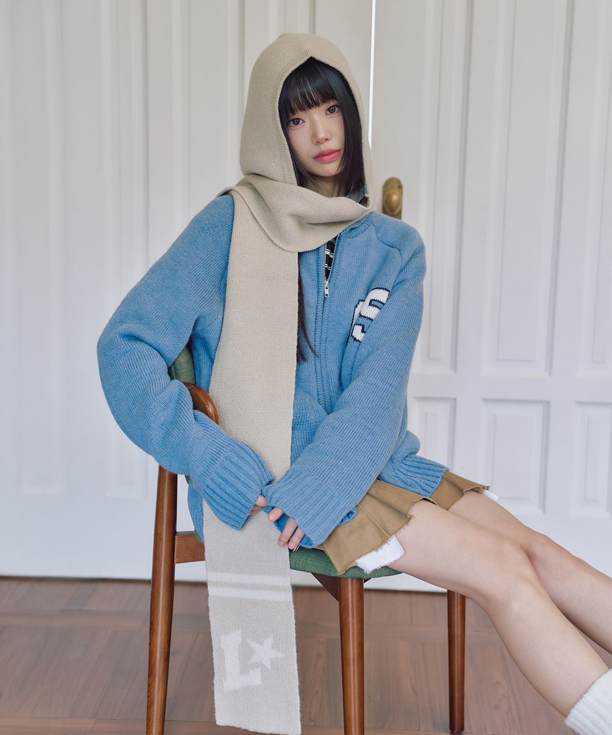 엘엠알(LMR) 그래픽 포인트 니트 후드 머플러 BEIGE