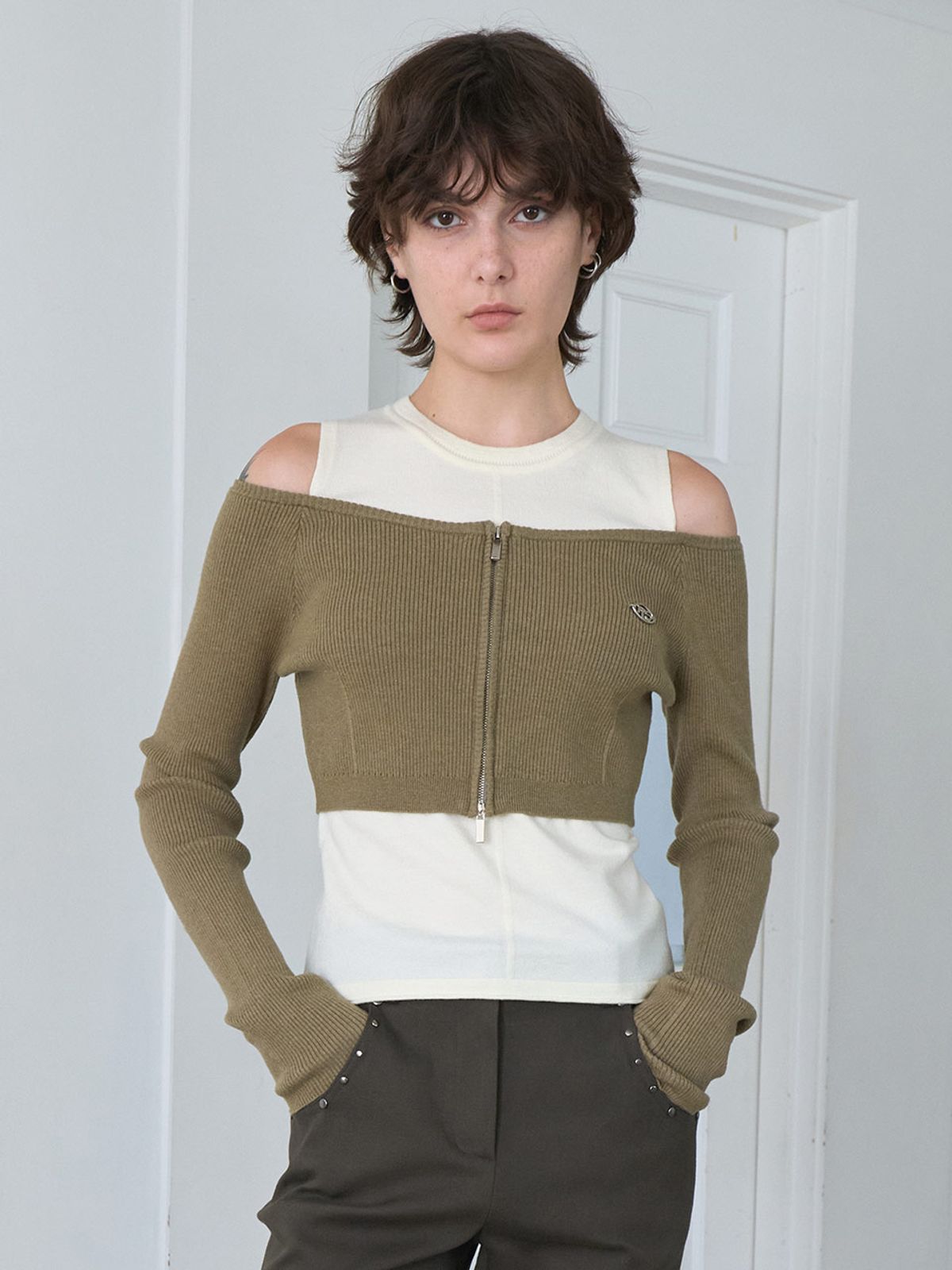 레이브(RAIVE) Zipper Shoulder Cut-out Knit VK5AP182_2color