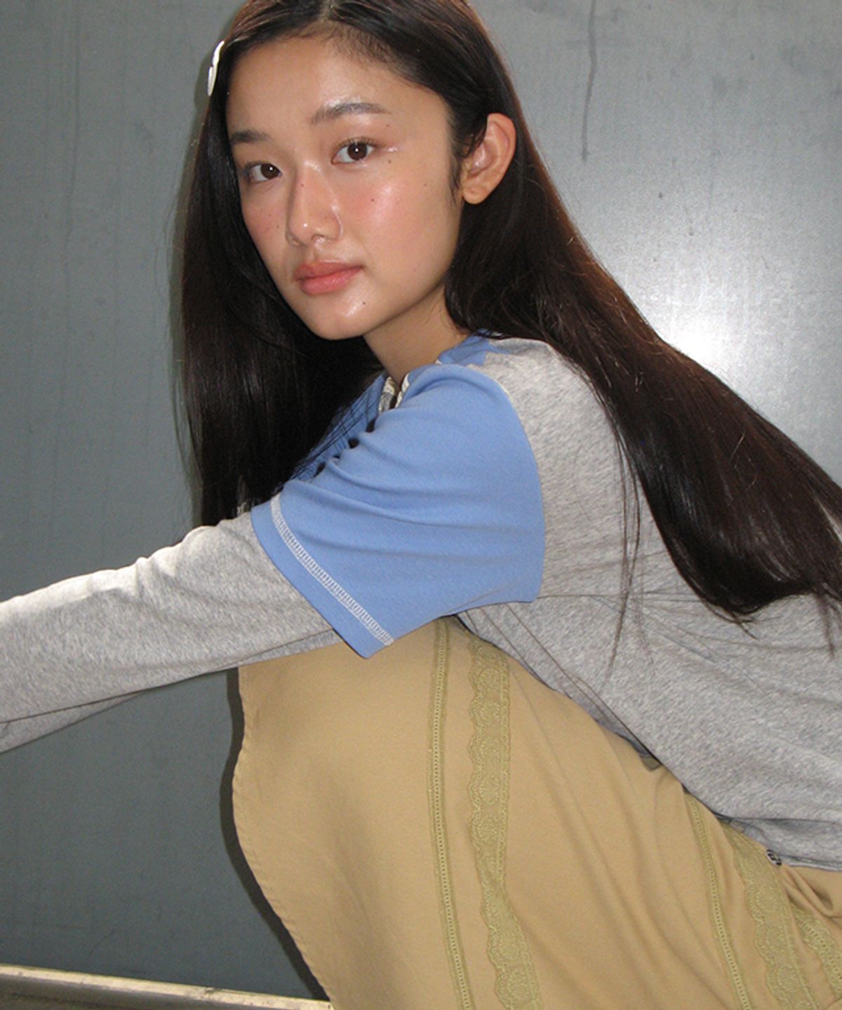 론론(RONRON) SPORTY SLIM LAYERED LONG SLEEVE GREY BLUE