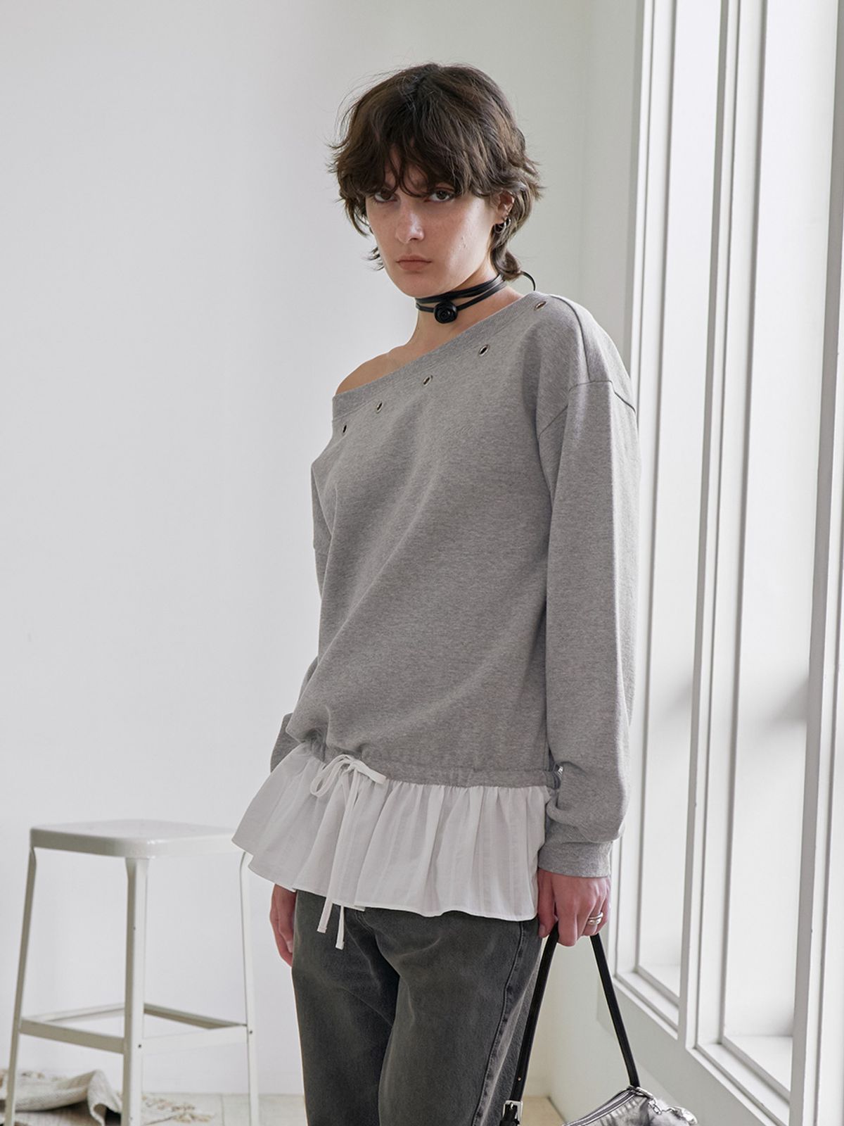 레이브(RAIVE) Off-shoulder Eyelet-Detail Top VW5AE142_2color