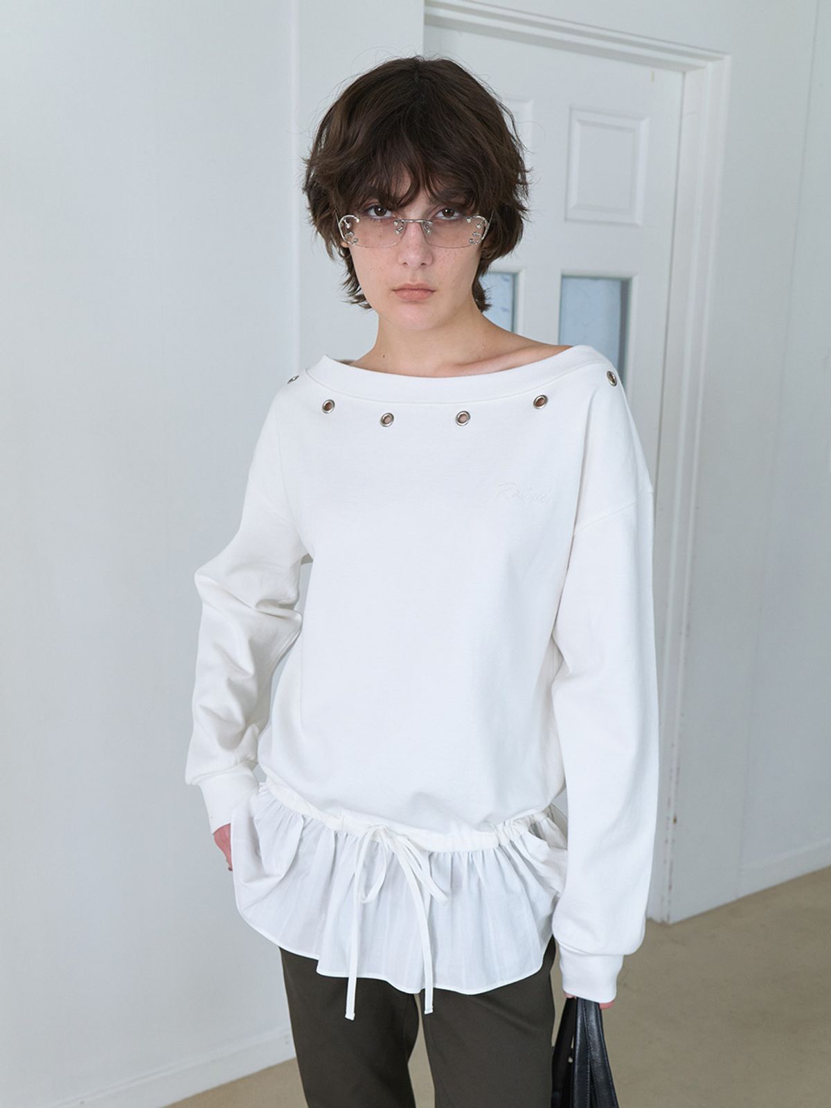 레이브(RAIVE) Off-shoulder Eyelet-Detail Top VW5AE142_2color