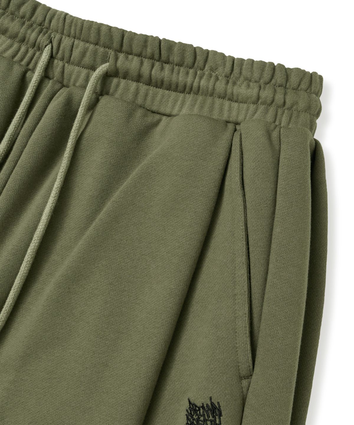 브라운브레스(BROWNBREATH) TAG TWO TUCK WIDE SWEAT PANTS - KHAKI