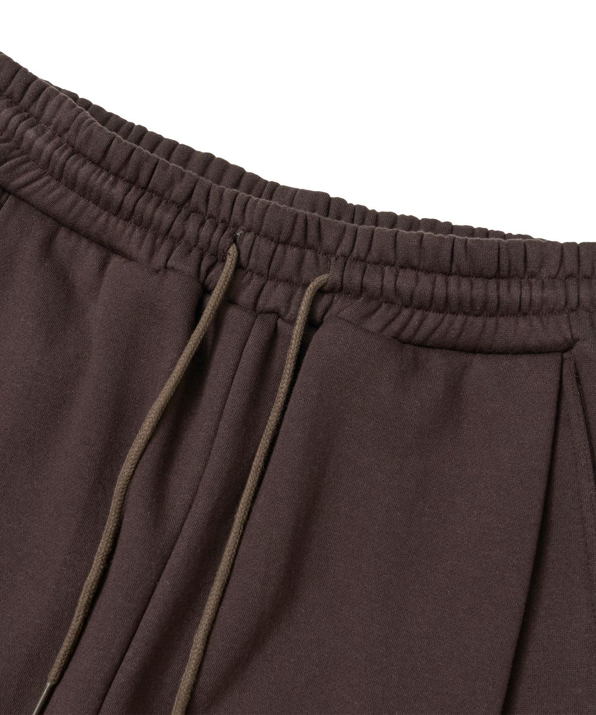 브라운브레스(BROWNBREATH) TAG TWO TUCK WIDE SWEAT PANTS - DARK BROWN