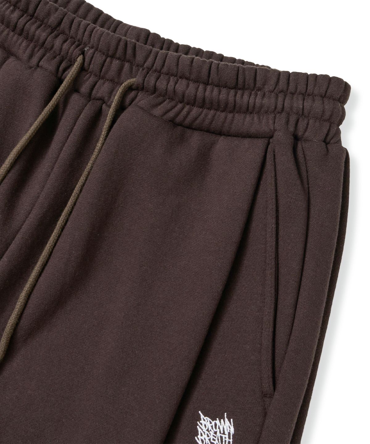 브라운브레스(BROWNBREATH) TAG TWO TUCK WIDE SWEAT PANTS - DARK BROWN