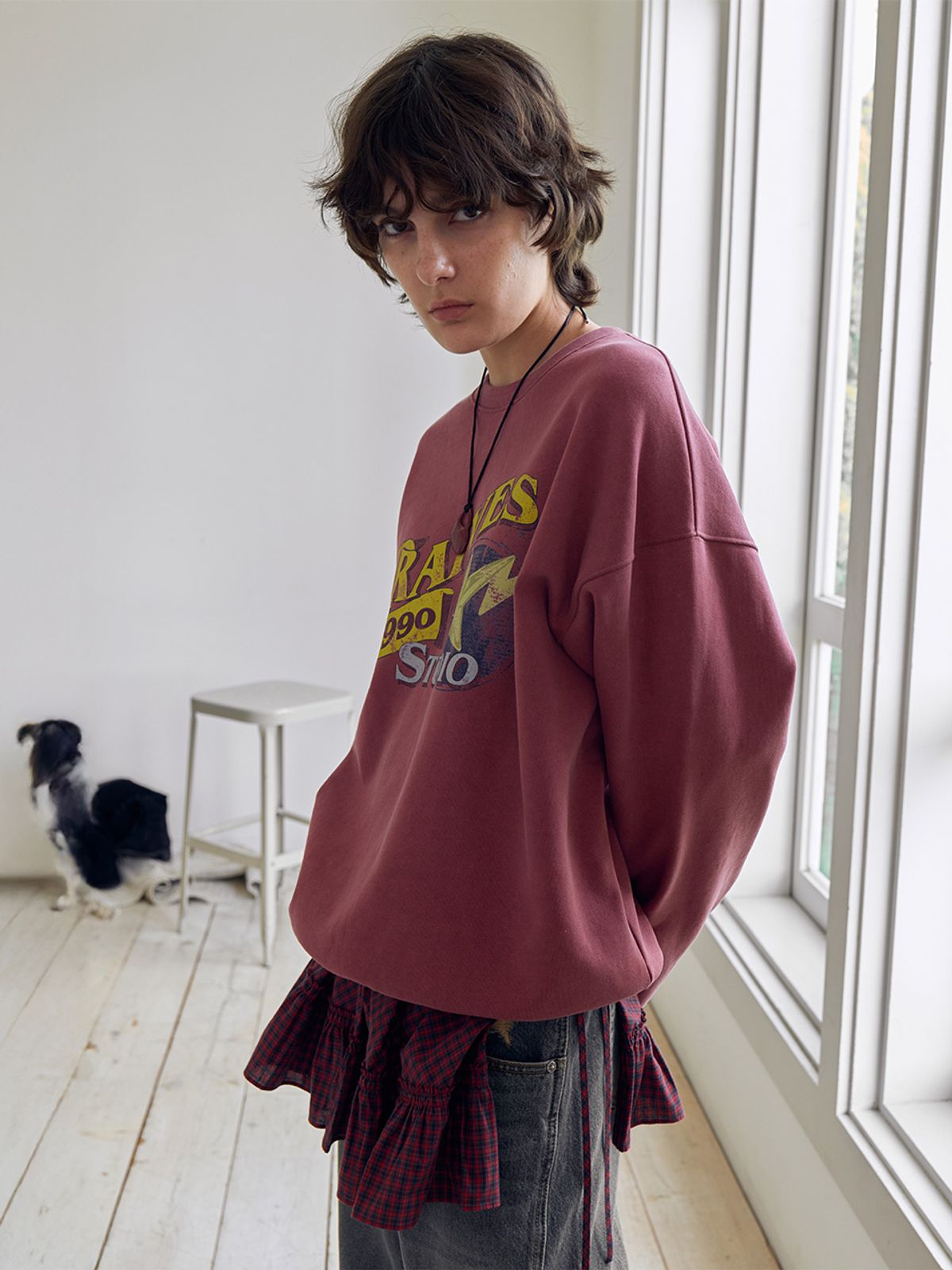 레이브(RAIVE) Retro Star Graphic Sweatshirt VW5WE633_2color