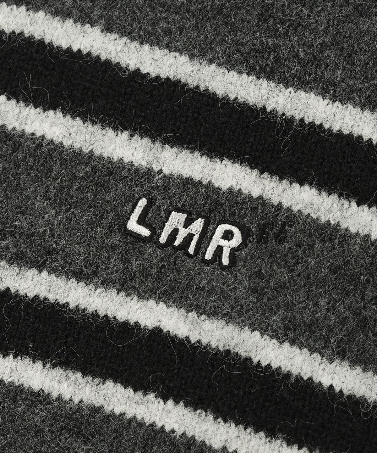 엘엠알(LMR) 헤어리 스트라이프 풀오버 니트 DARK GREY
