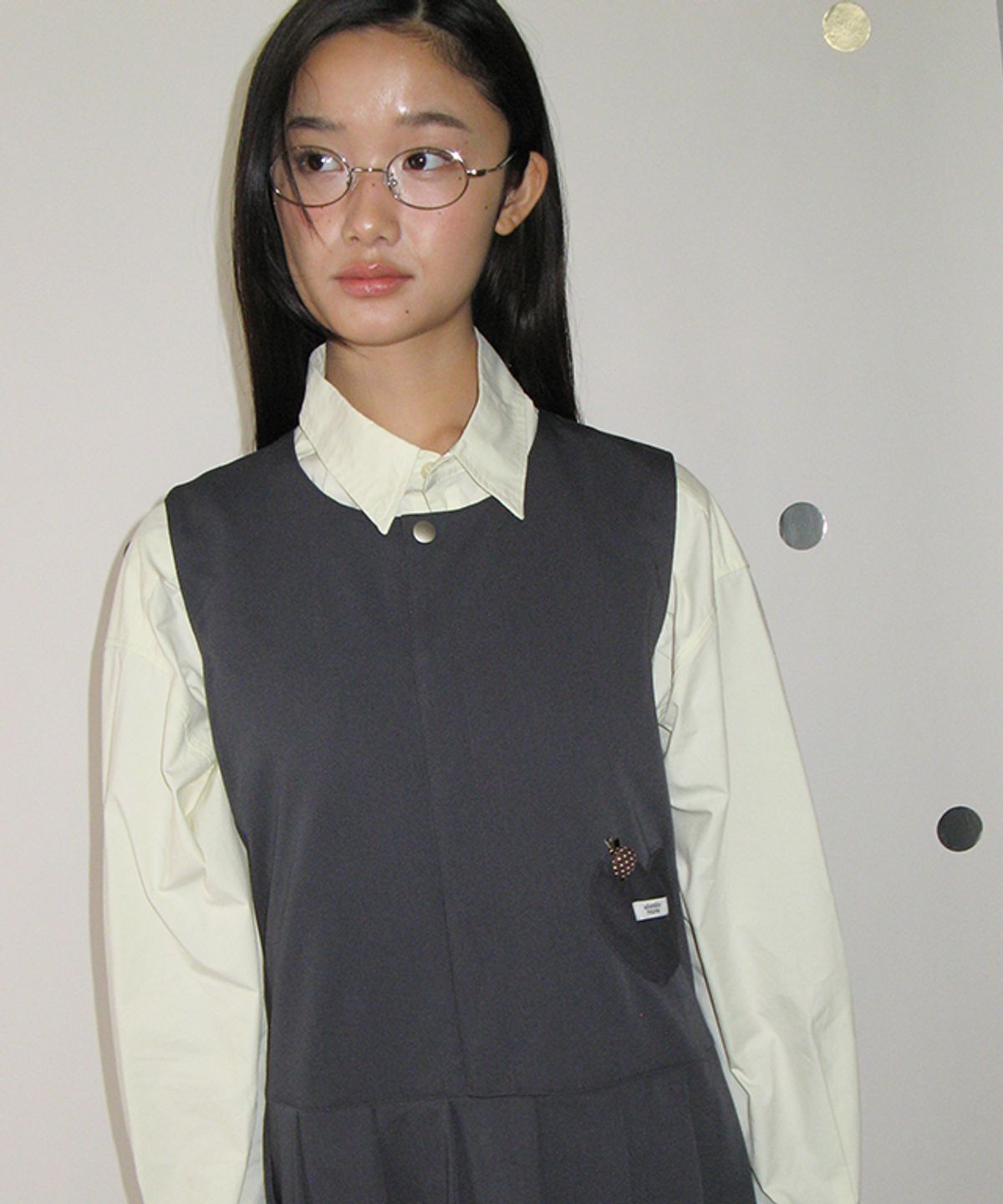 론론(RONRON) HEART POCKET HALF PLEATED DRESS GREY