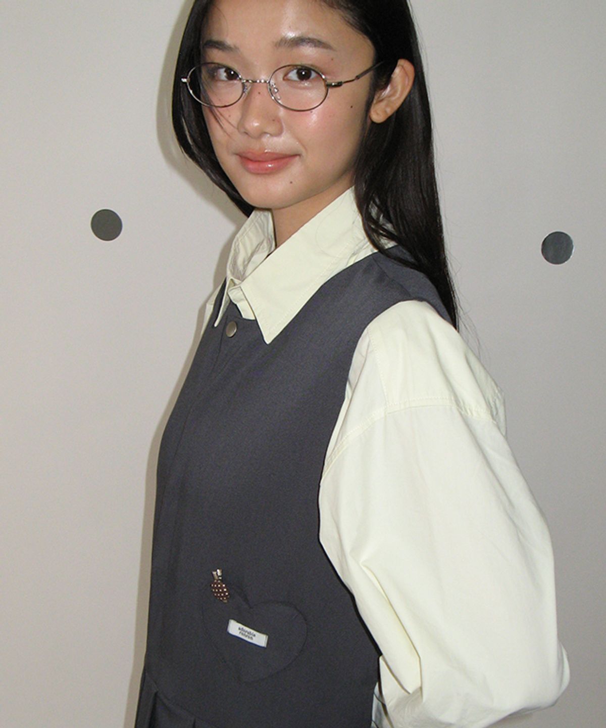 론론(RONRON) HEART POCKET HALF PLEATED DRESS GREY