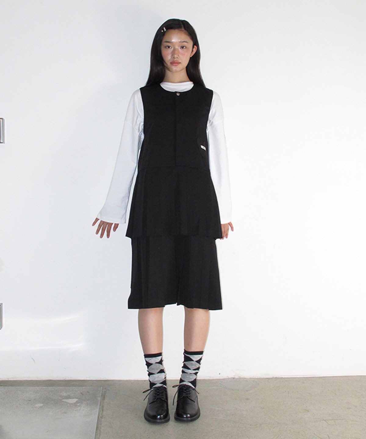 론론(RONRON) HEART POCKET HALF PLEATED DRESS BLACK
