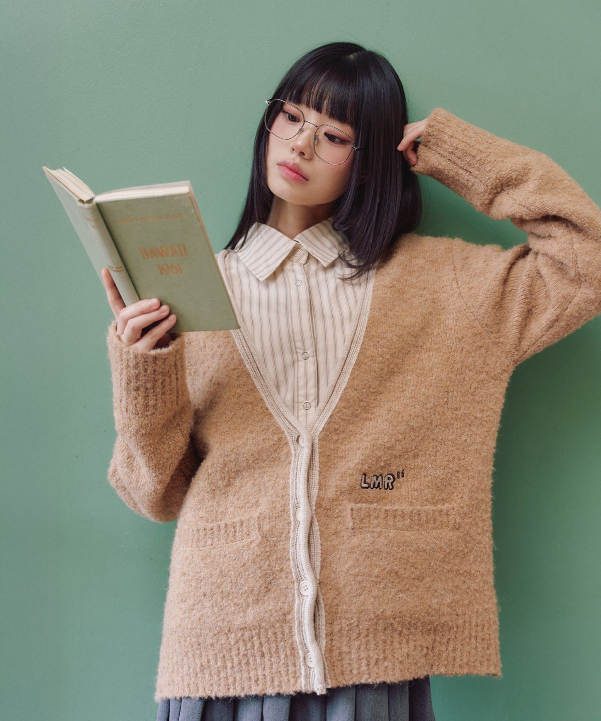 엘엠알(LMR) 배색 포인트 부클 가디건 BEIGE