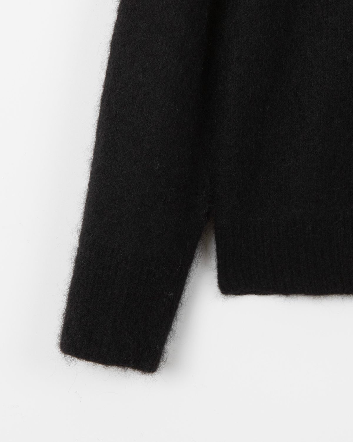 디앤드퀘스천(THEENDQUESTION) Kid mohair button turtle knit top / BLACK