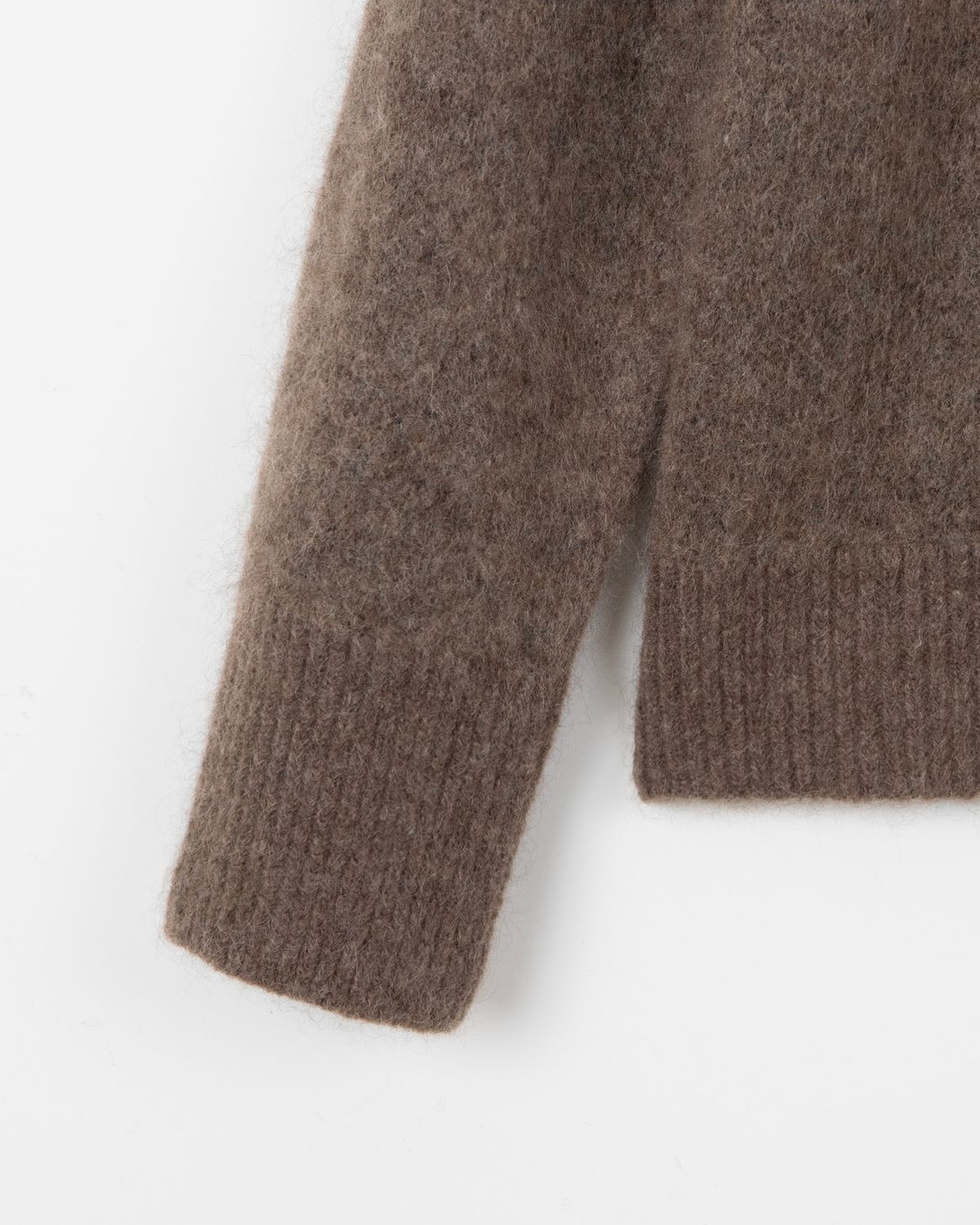 디앤드퀘스천(THEENDQUESTION) Kid mohair button turtle knit top / BROWN
