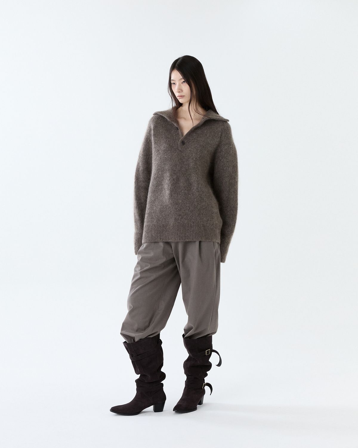 디앤드퀘스천(THEENDQUESTION) Kid mohair button turtle knit top / BROWN