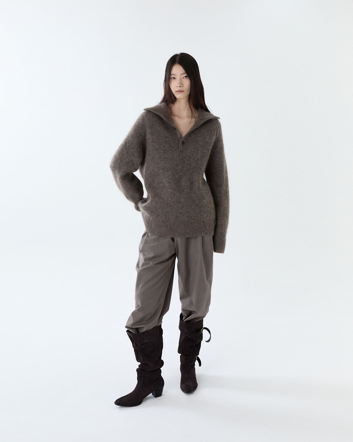 디앤드퀘스천(THEENDQUESTION) Kid mohair button turtle knit top / BROWN