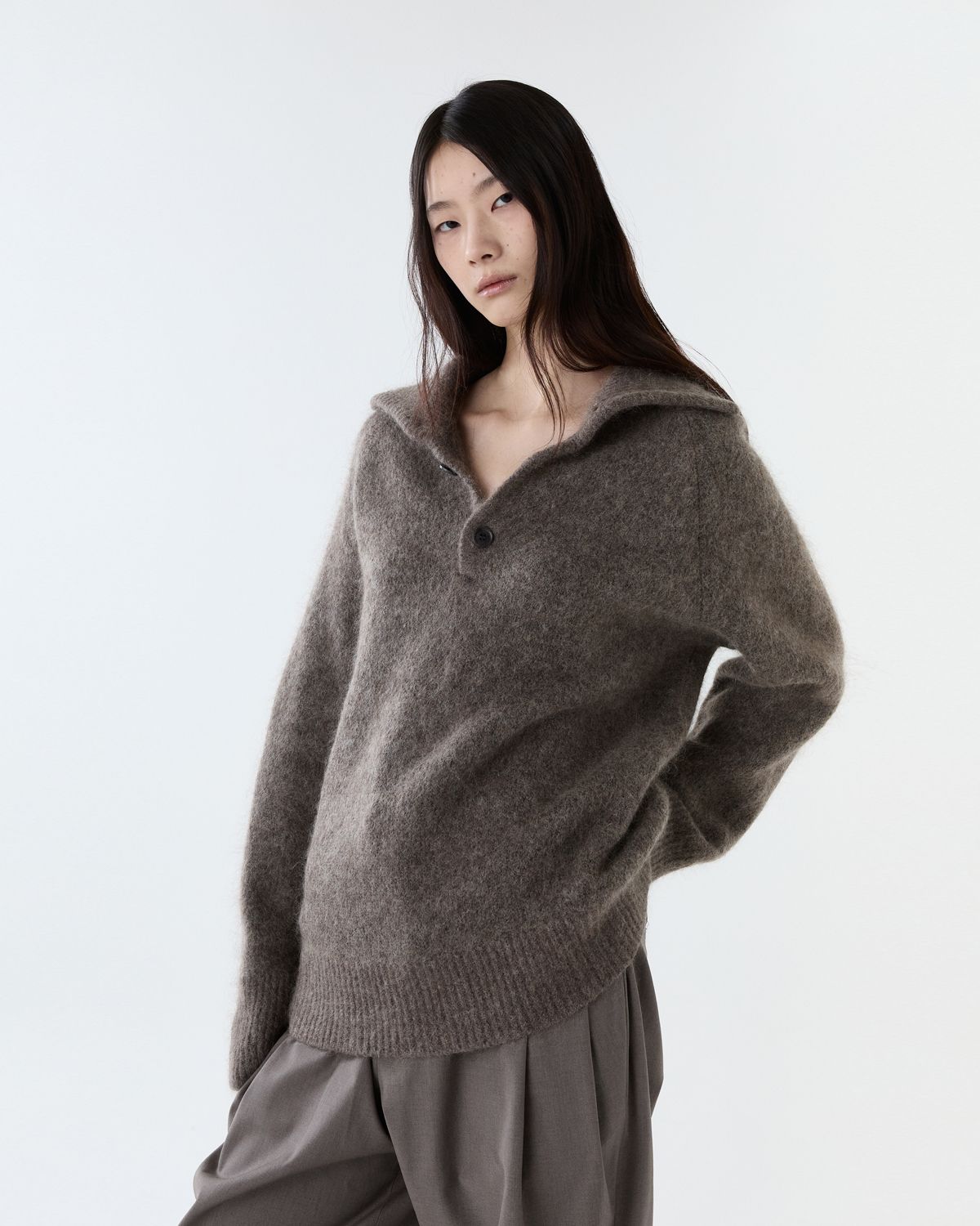 디앤드퀘스천(THEENDQUESTION) Kid mohair button turtle knit top / BROWN