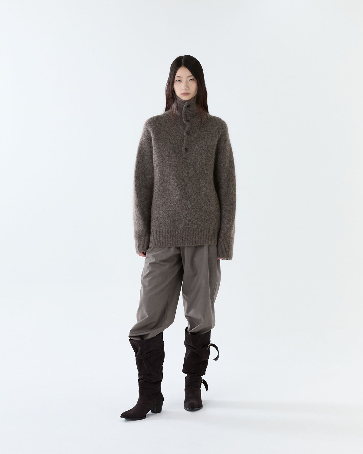 디앤드퀘스천(THEENDQUESTION) Kid mohair button turtle knit top / BROWN