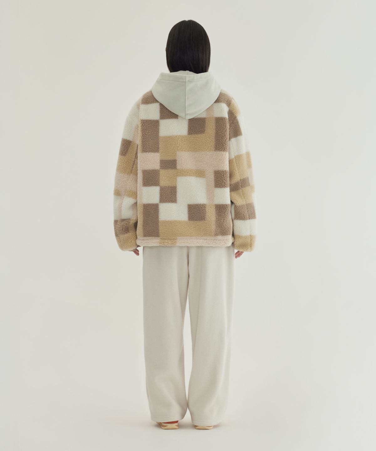 커버낫(COVERNAT) 모자이크 패턴 쉐르파 자켓 Beige