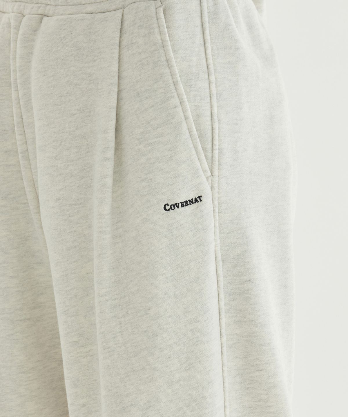 커버낫(COVERNAT) 세미와이드 스몰 로고 기모 스웻 팬츠 Oatmeal