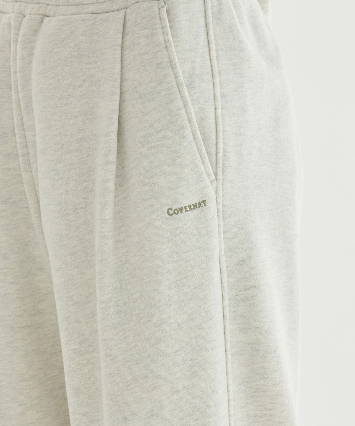 커버낫(COVERNAT) 세미와이드 스몰 로고 기모 스웻 팬츠 Oatmeal
