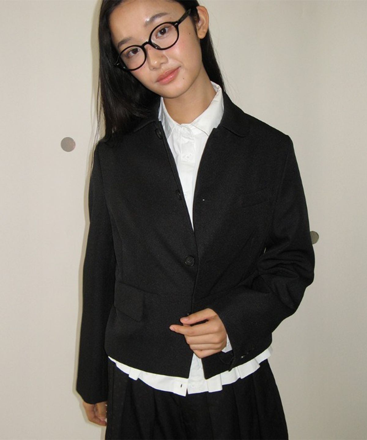 론론(RONRON) SMOCKED HEM FRILL ROUND COLLAR SHIRT WHITE