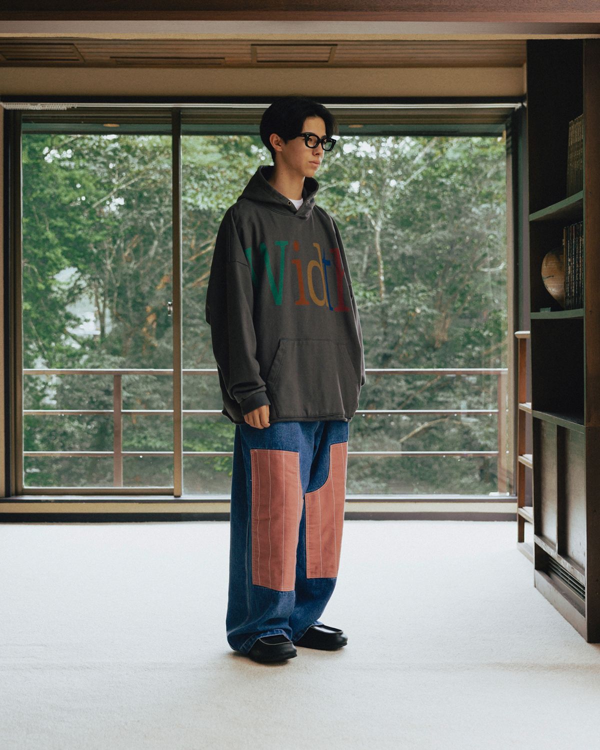 앵글런(ANGLAN) Width Print Hoodie - Charcoal