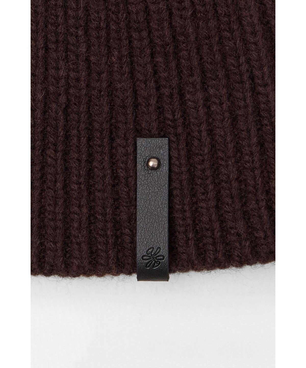 유스(YOUTH) Leather Trim Knit Beanie - Brown