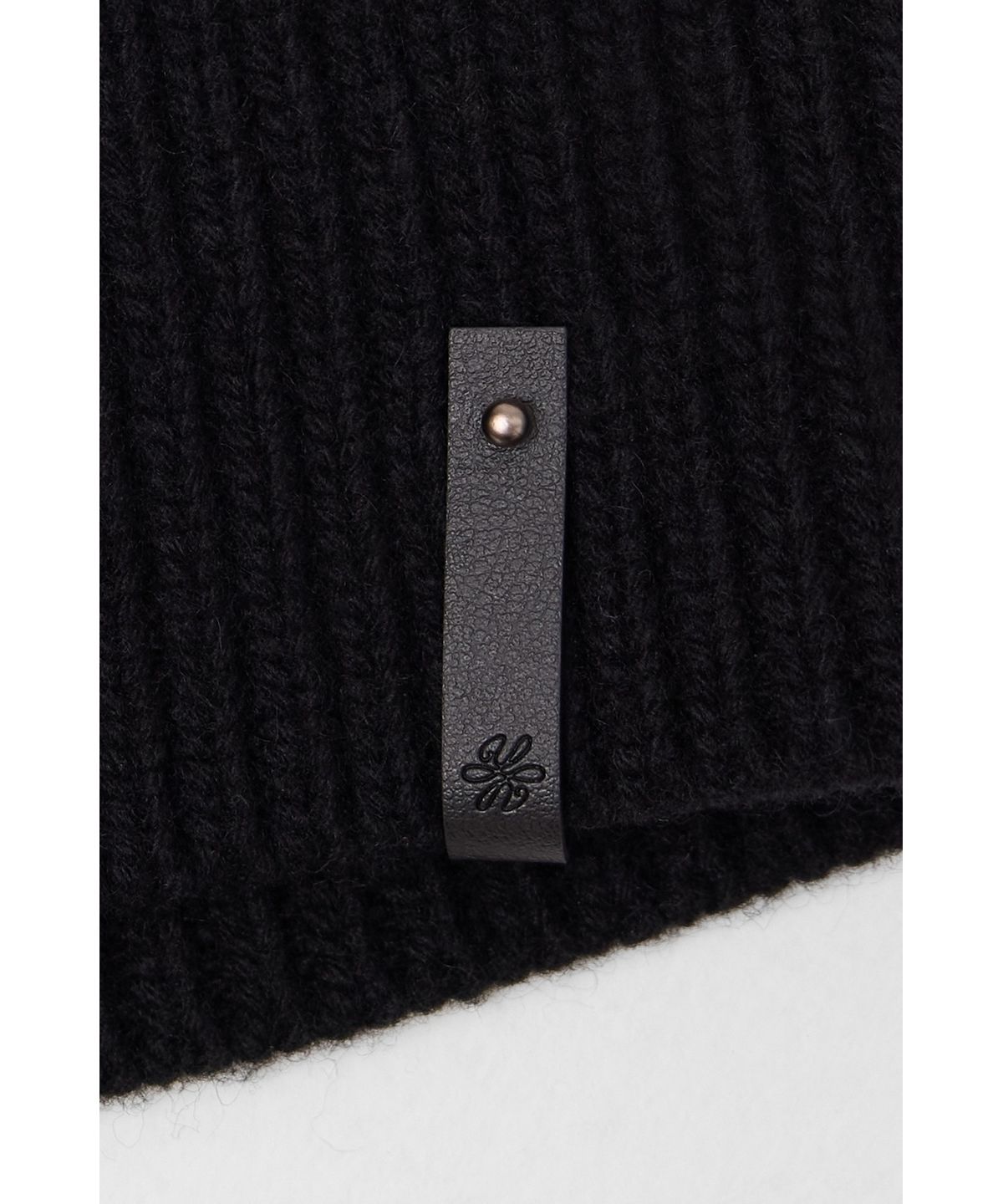유스(YOUTH) Leather Trim Knit Beanie - Black