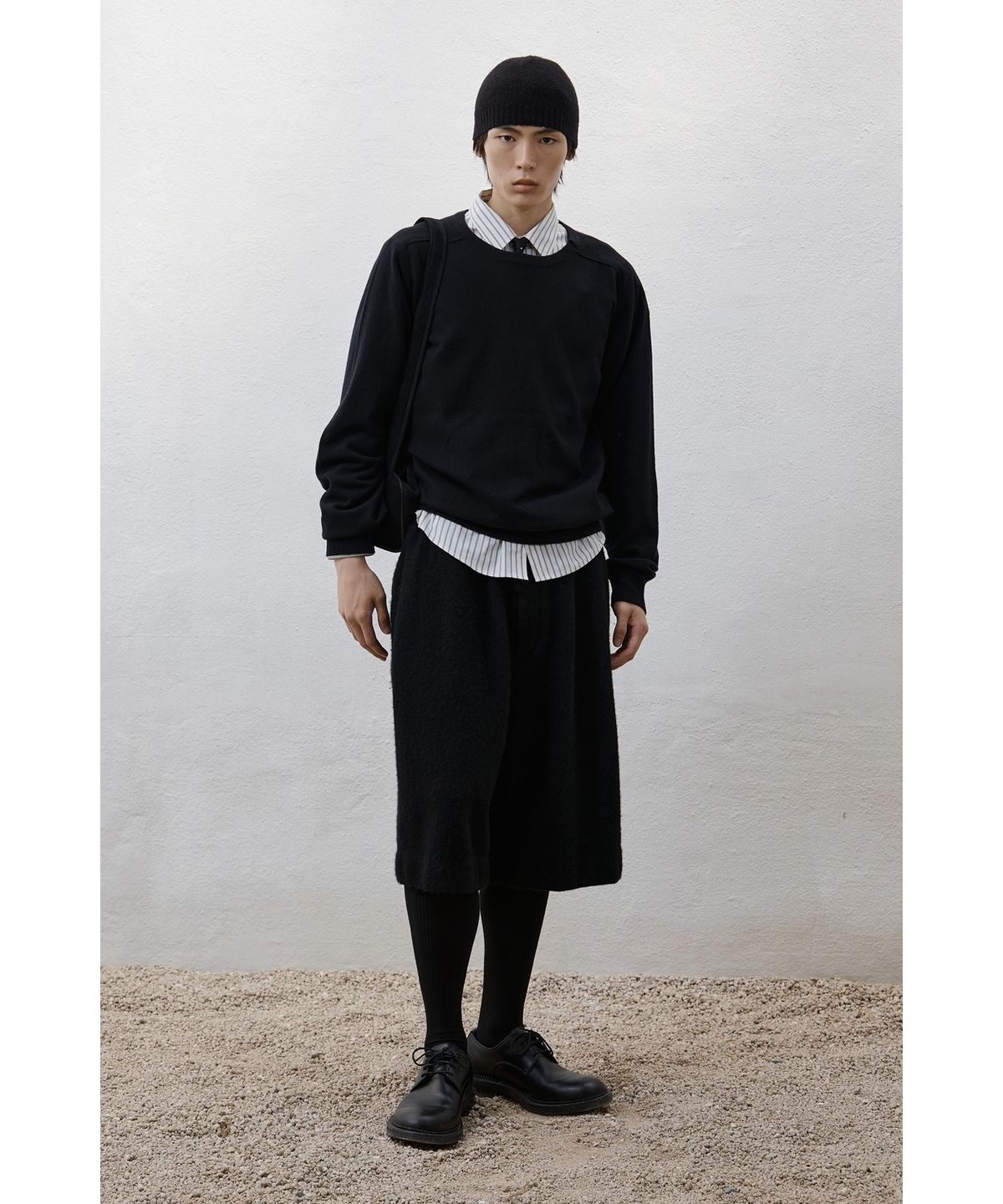 유스(YOUTH) Cashmere Asymmetric Neck Knit - Black