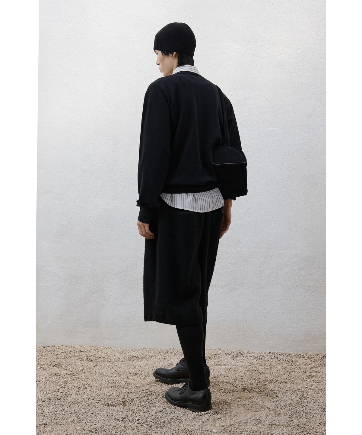 유스(YOUTH) Cashmere Asymmetric Neck Knit - Black