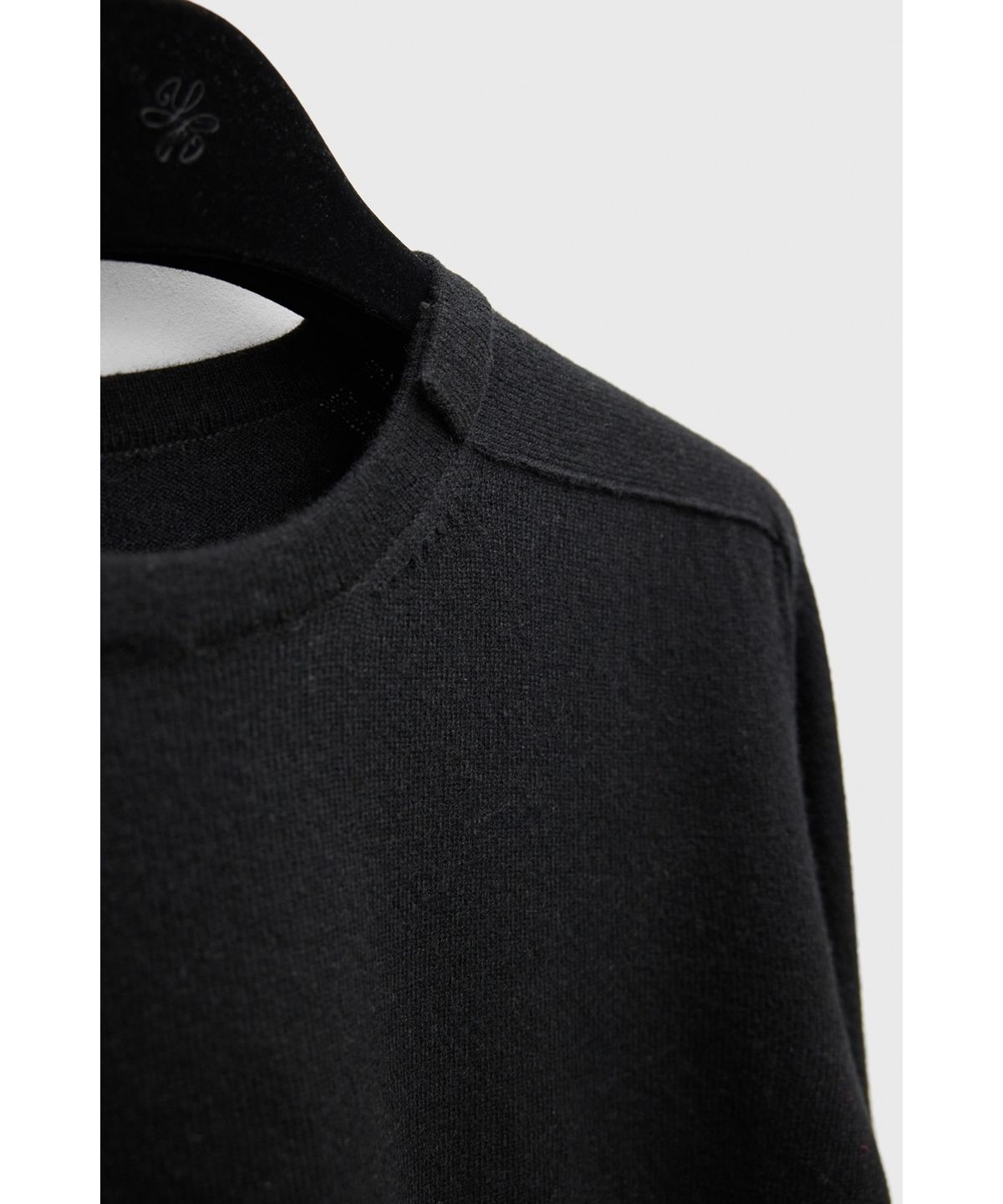유스(YOUTH) Cashmere Asymmetric Neck Knit - Black