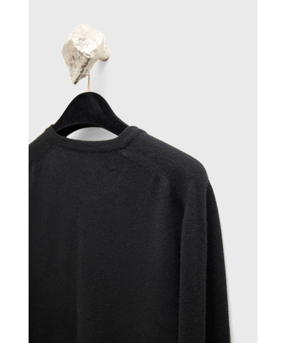 유스(YOUTH) Cashmere Asymmetric Neck Knit - Black