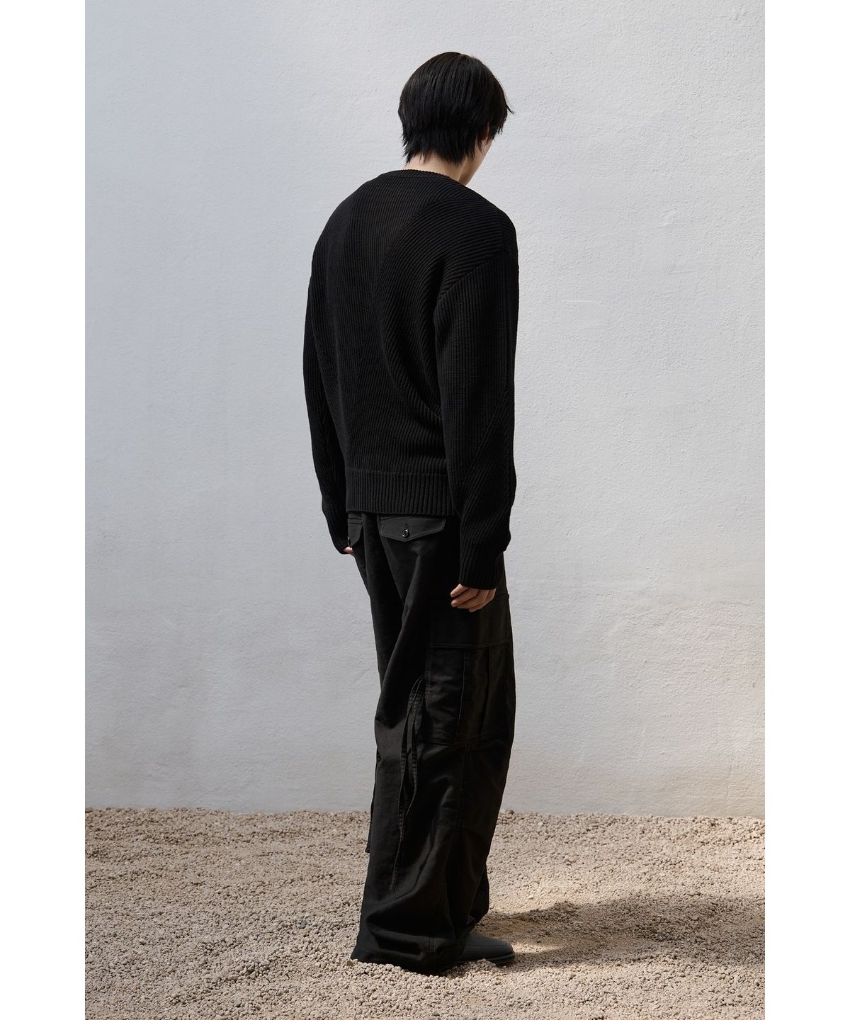 유스(YOUTH) Irregular Sweater - Black