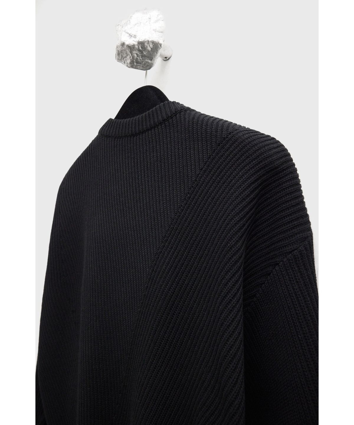 유스(YOUTH) Irregular Sweater - Black